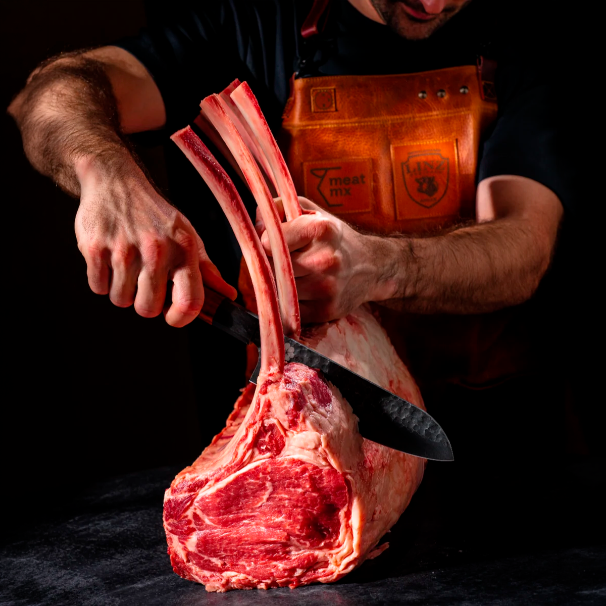 Tomahawk Linz Heritage Angus — corte crudo | MEAT MX